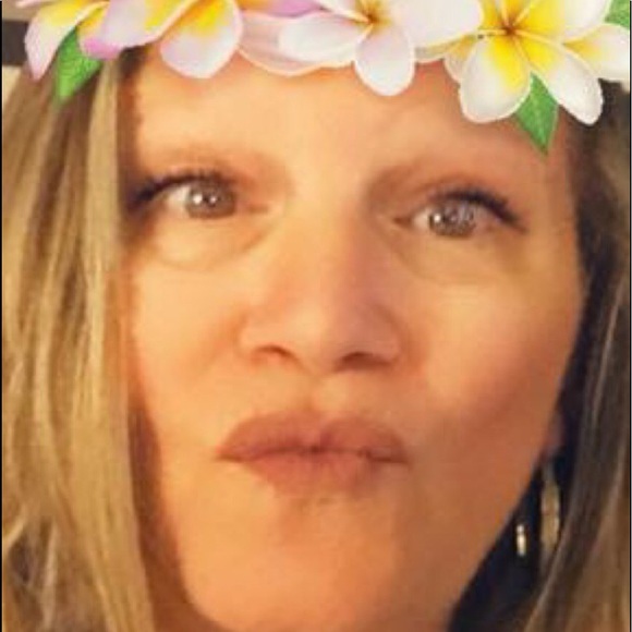 Meet your Posher, Kim - Picture 2 of 4